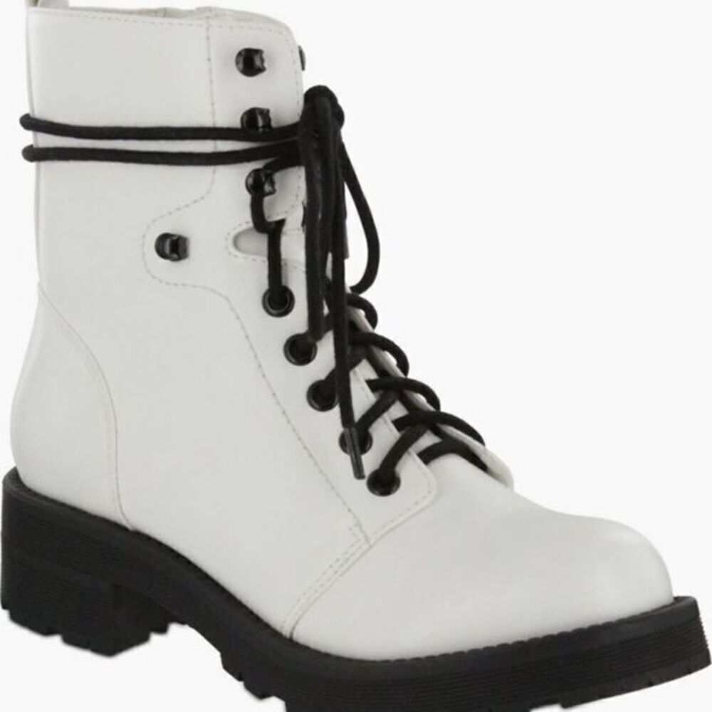 MIA boots